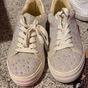 Betsey Johnson Sidny sneakers White size 7